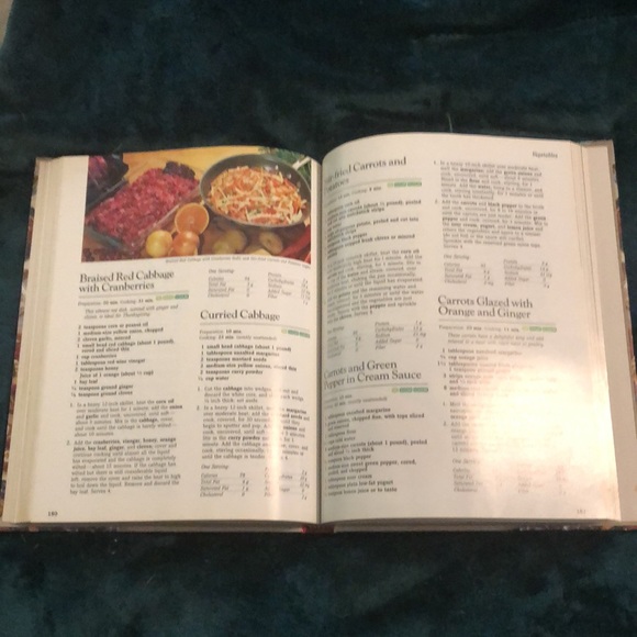 2 Cookbooks - Picture 3 of 8